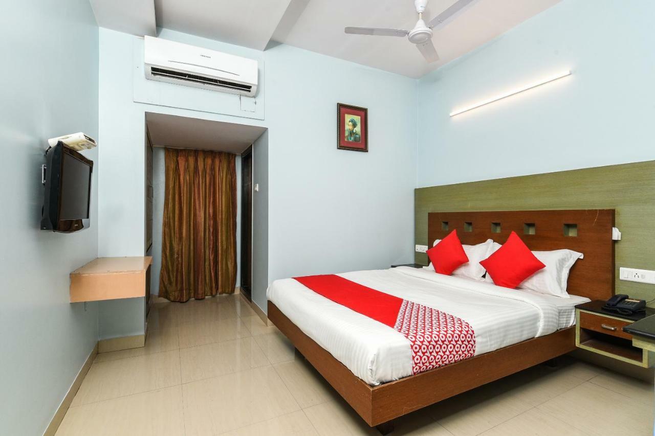 ホテルBalaji Grand Kākināda エクステリア 写真